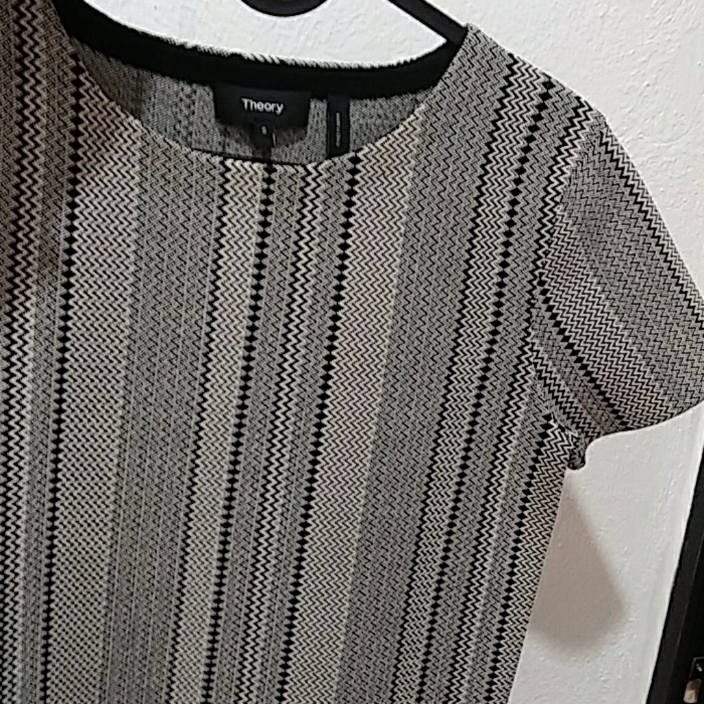 Theory Grey Stretch Knit top - Picture 7 of 7
